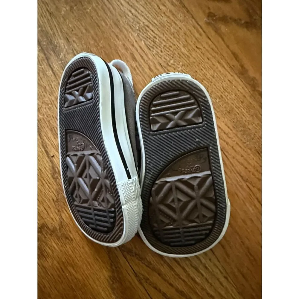 Converse Kids Gray Canvas Low-Top Sneakers with White Accents Size 2